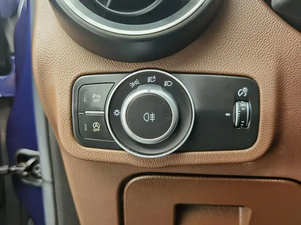 Alfa Romeo Stelvio — миниатюра 21
