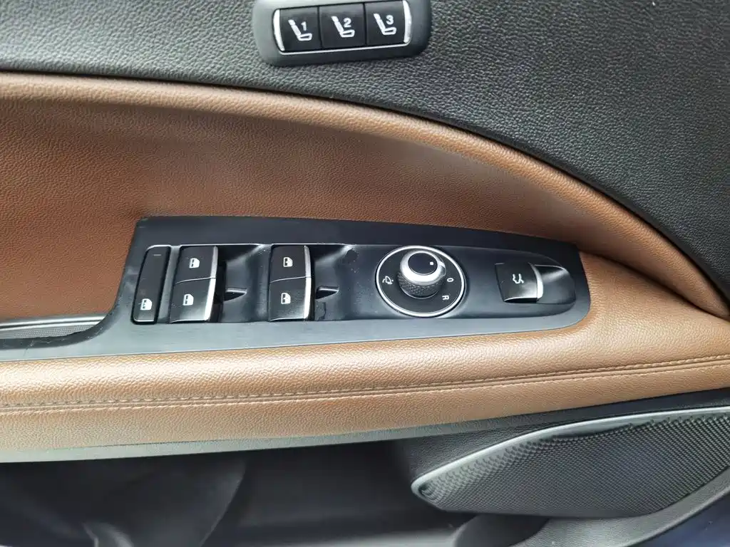 Alfa Romeo Stelvio — миниатюра 9
