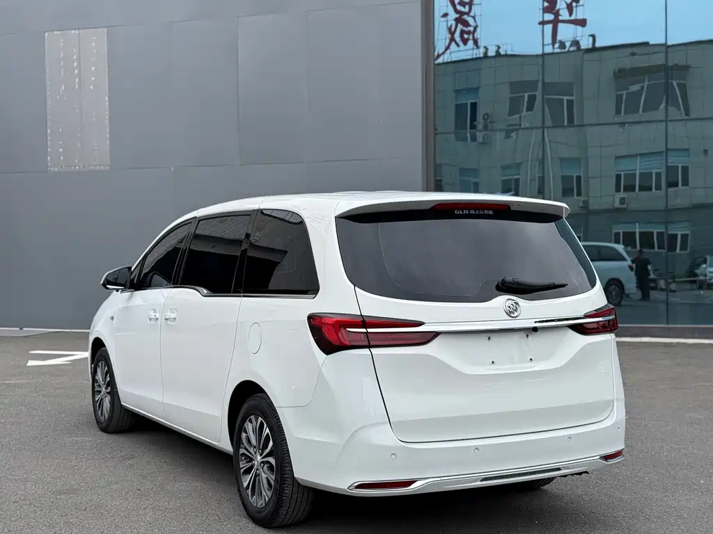 Buick GL8 — миниатюра 6