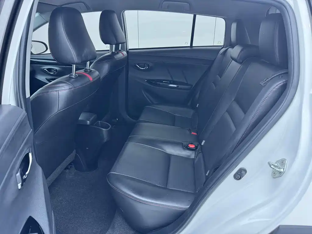 Toyota Yaris L — миниатюра 11