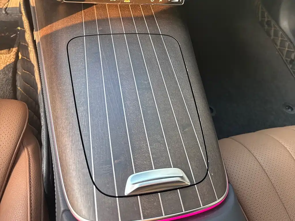 Mercedes-Benz E-Class — миниатюра 13