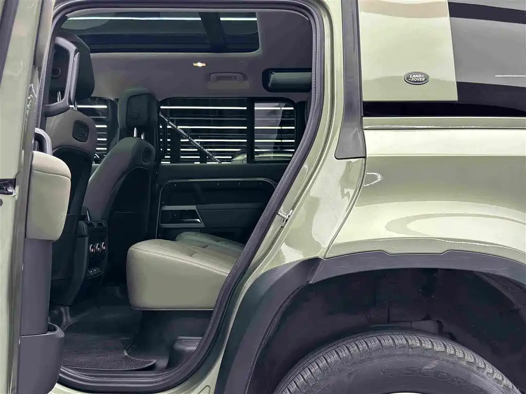 Land Rover Defender — миниатюра 9