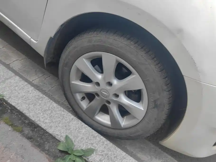 Nissan Tiida — миниатюра 6