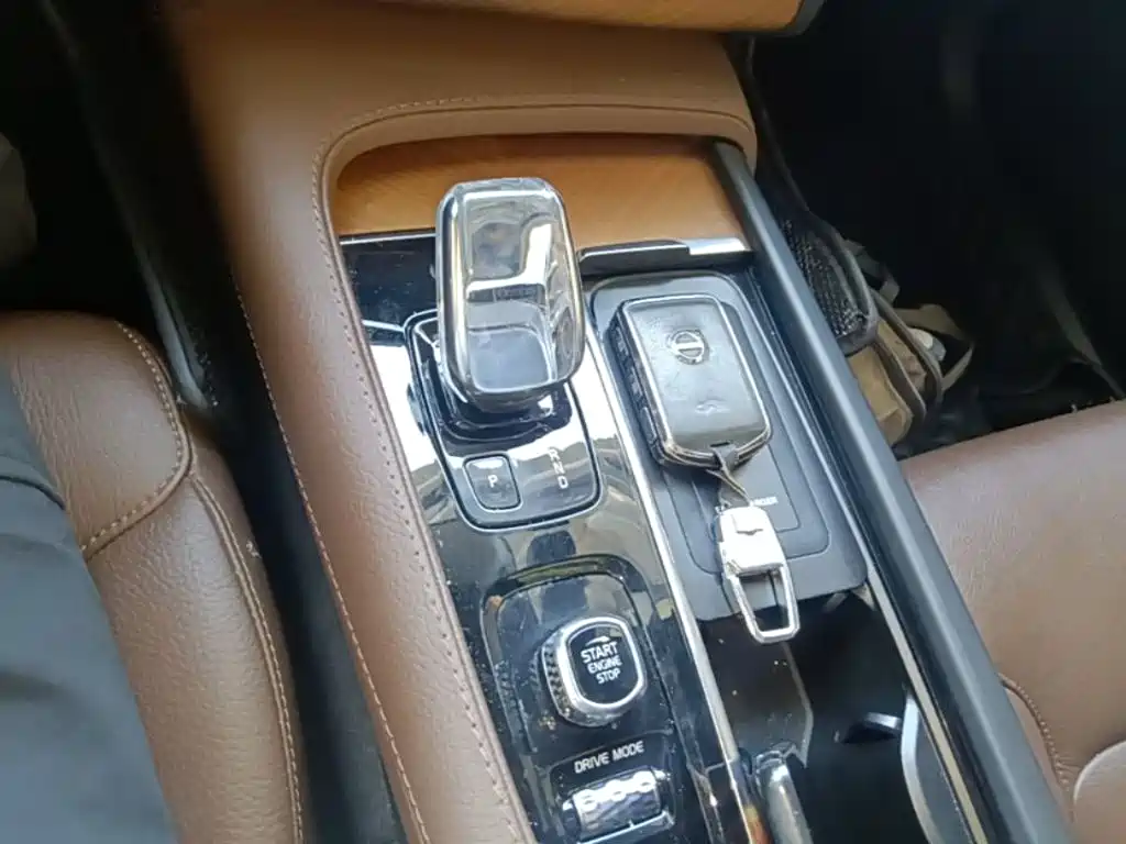 Volvo XC90 — миниатюра 14