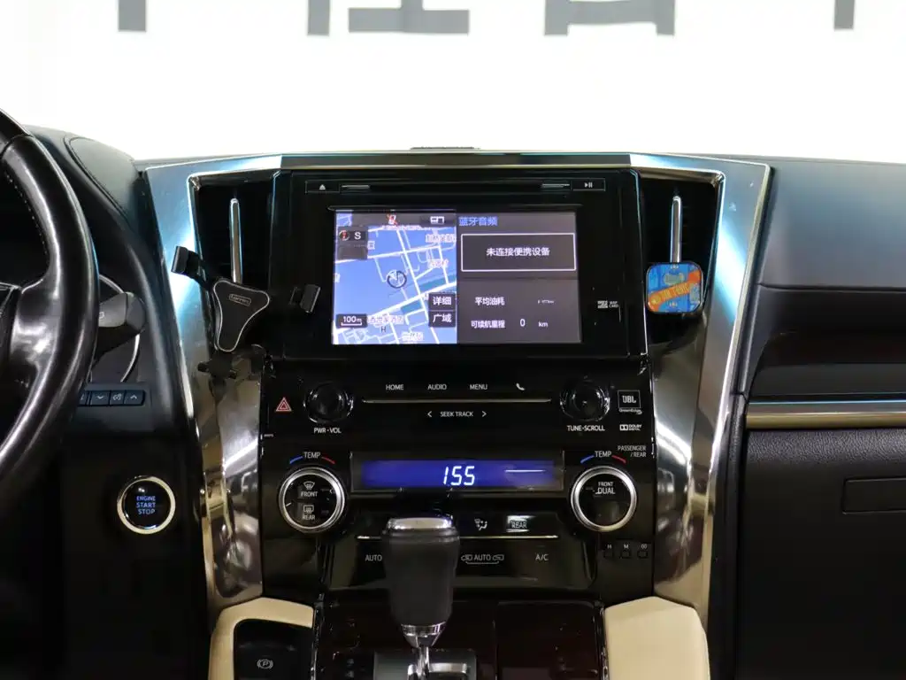 Toyota Alphard — миниатюра 14