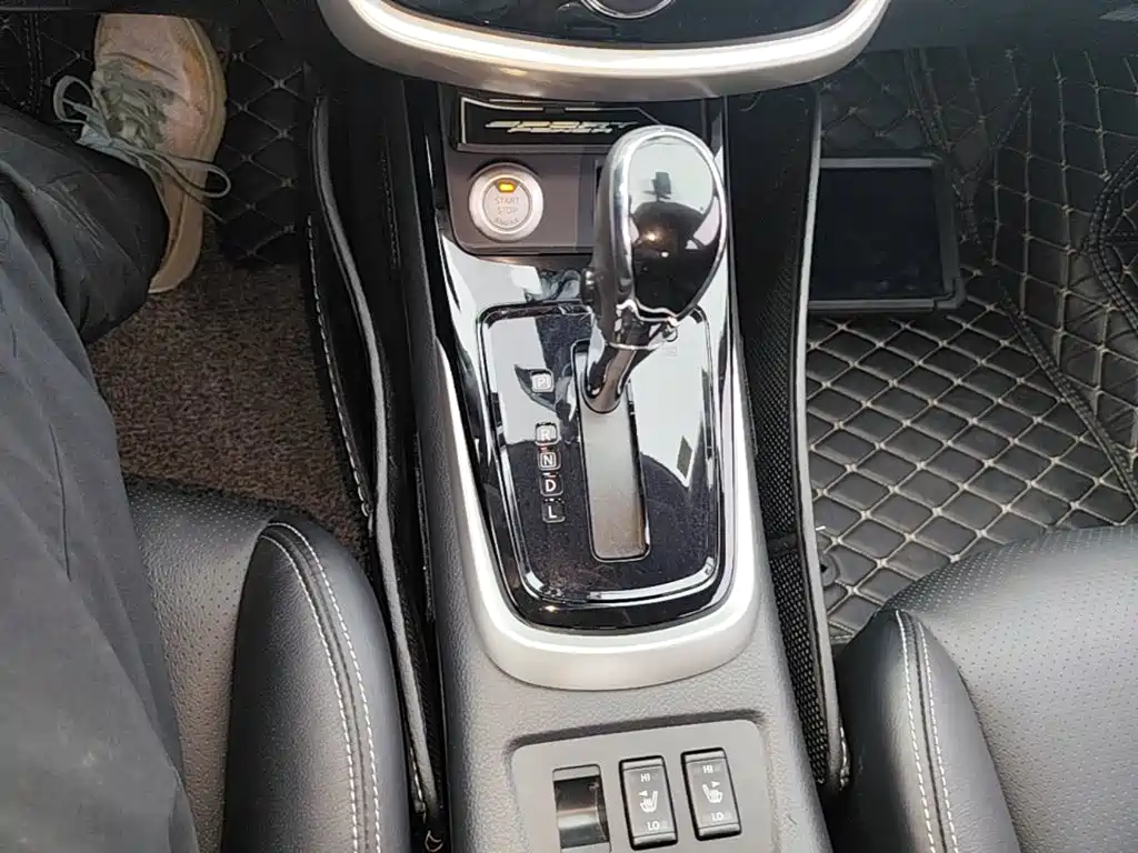 Nissan Tiida — миниатюра 14