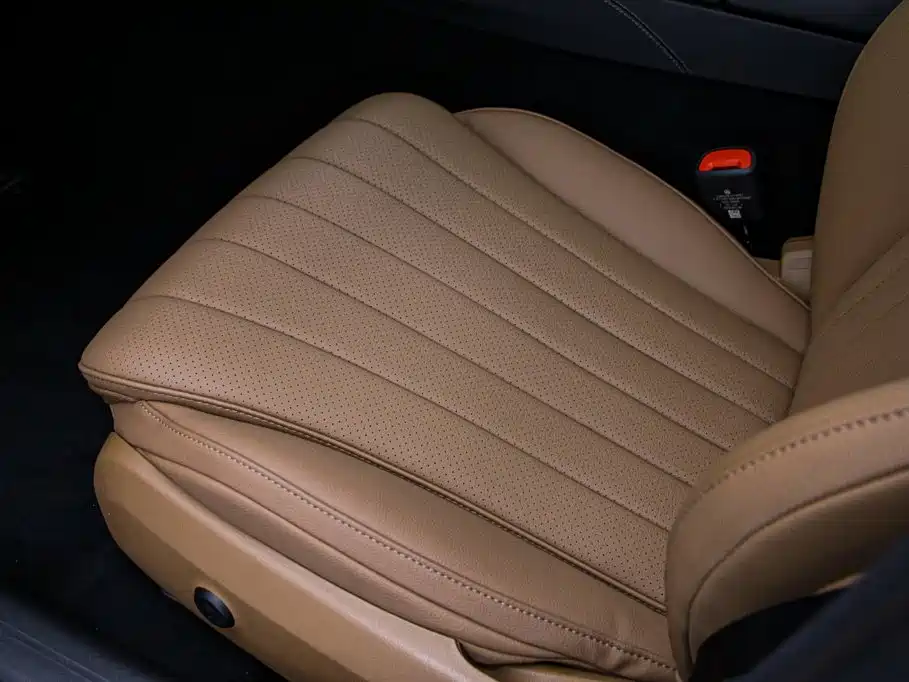 Mercedes-Benz E-Class — миниатюра 16
