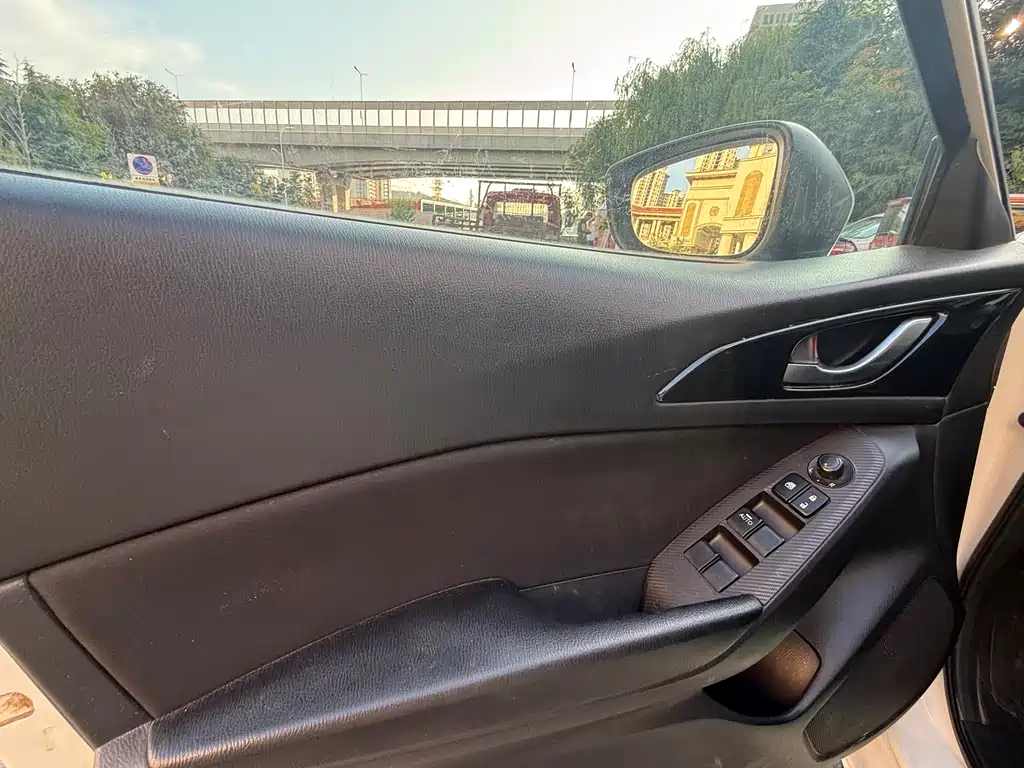 Mazda Mazda3 3 2016 1.5L AT Comfort