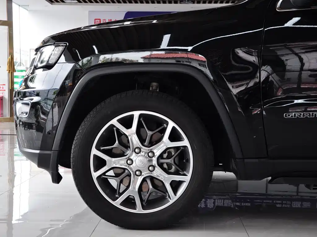Jeep Grand Cherokee (Import) — миниатюра 16