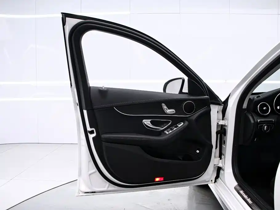 Mercedes-Benz C-Class — миниатюра 12