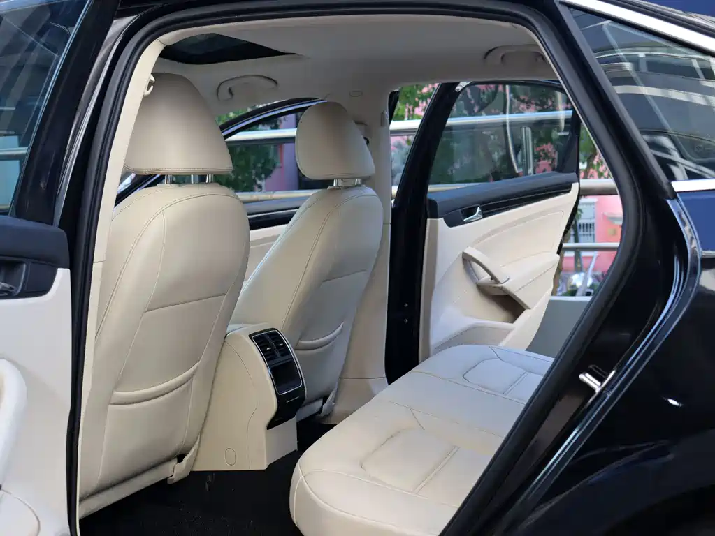 Volkswagen Passat — миниатюра 11
