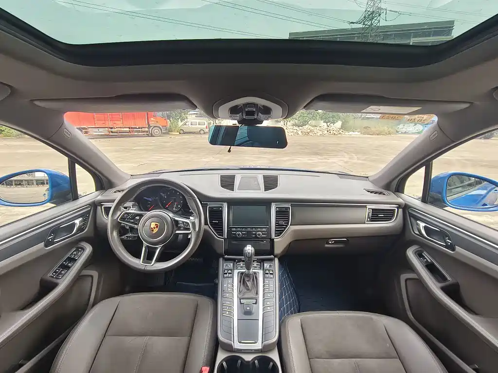 Porsche Macan — миниатюра 12