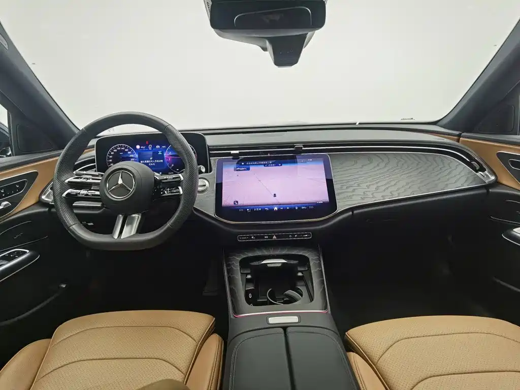 Mercedes-Benz E-Class — миниатюра 5