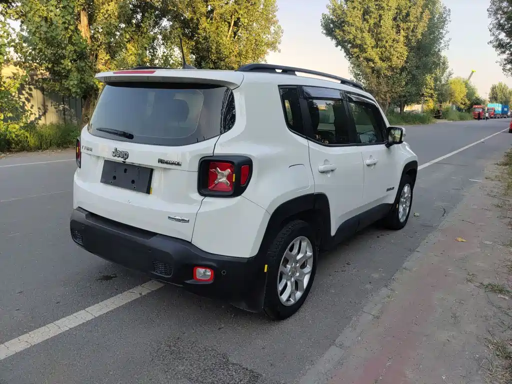 Jeep Renegade — миниатюра 7