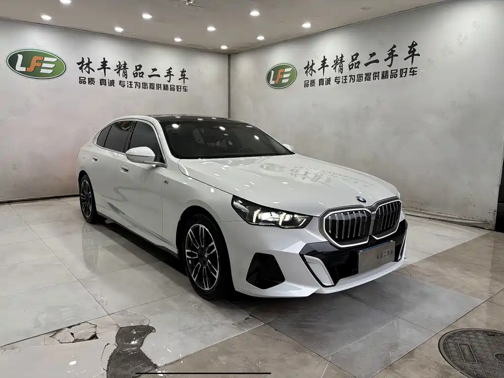 BMW 5 Series — миниатюра 4