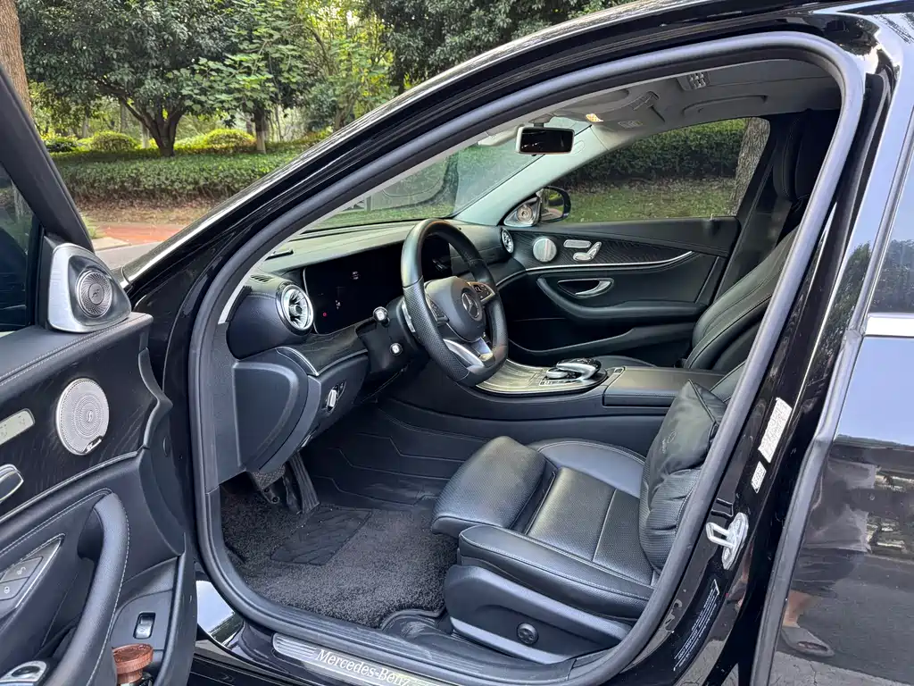 Mercedes-Benz E-Class — миниатюра 5