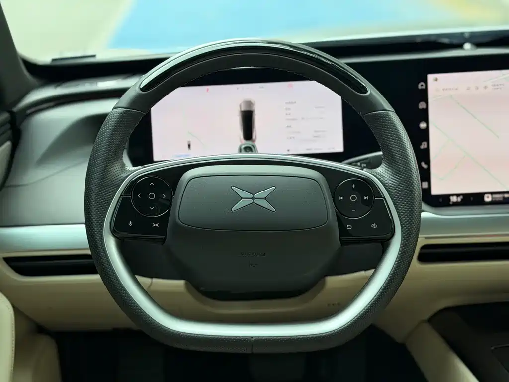 XPeng P7 — миниатюра 13