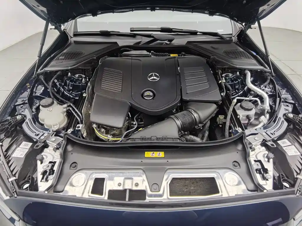 Mercedes-Benz E-Class — миниатюра 6