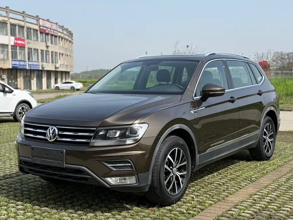 Volkswagen Tiguan L - фото 2