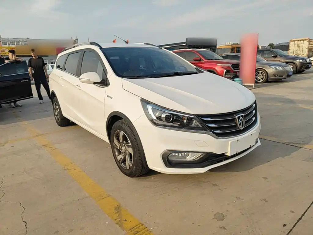Baojun 310W — миниатюра 4