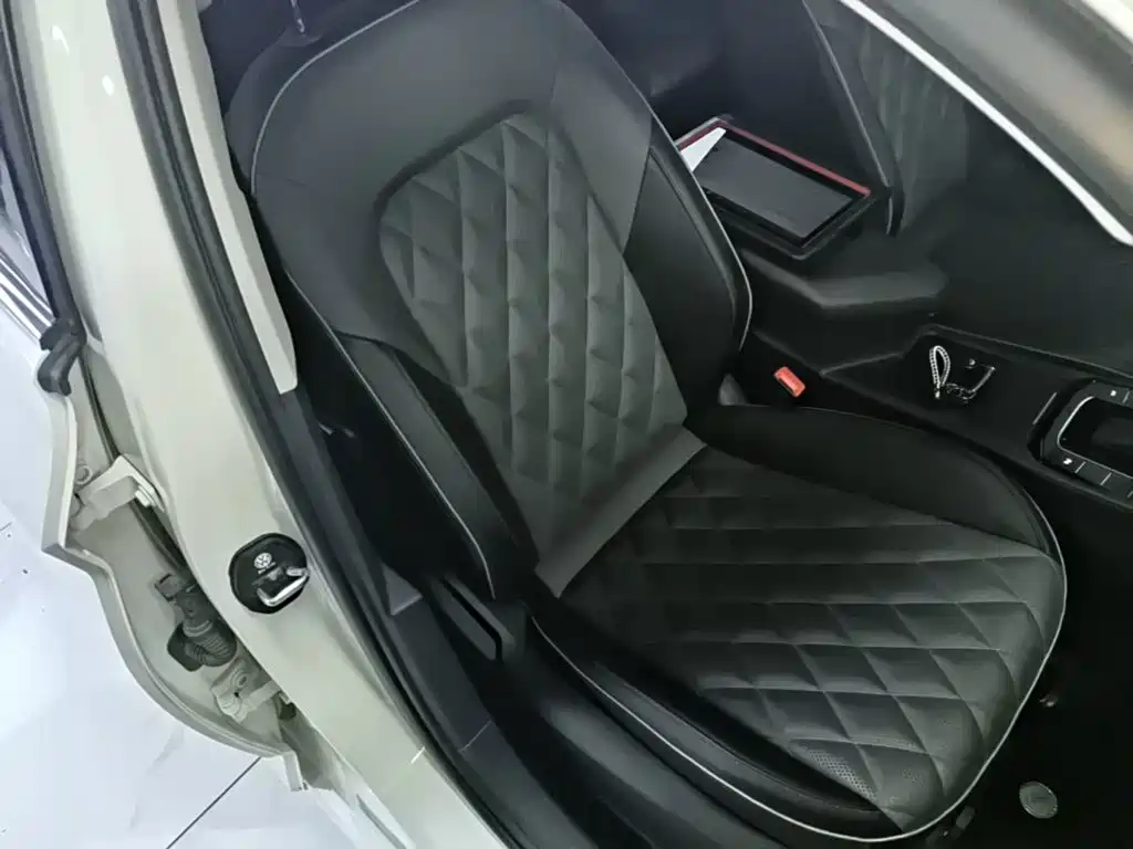Volkswagen Sagitar — миниатюра 25
