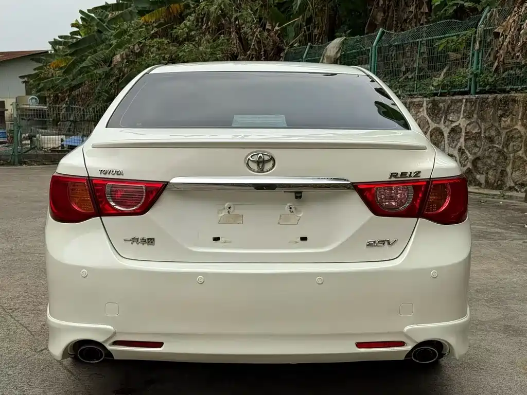 Toyota Reiz — миниатюра 8