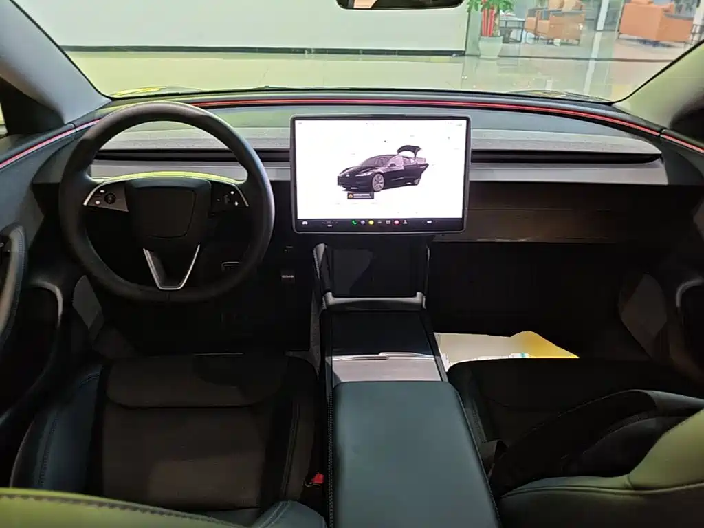Tesla Model 3 — миниатюра 10