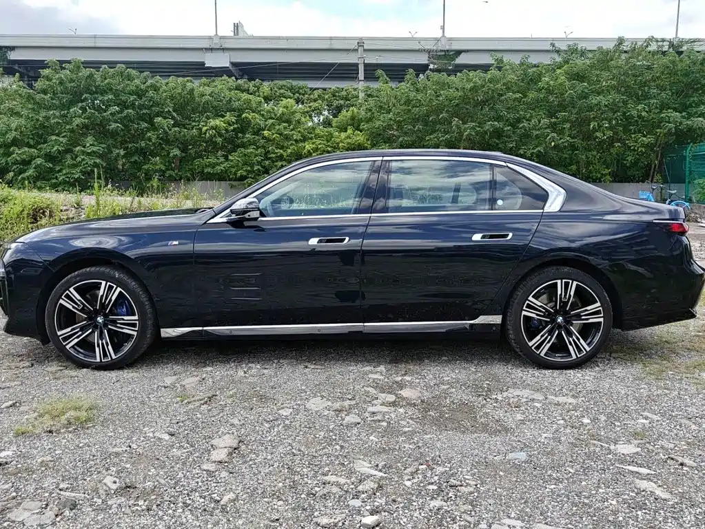 BMW 7 Series — миниатюра 4