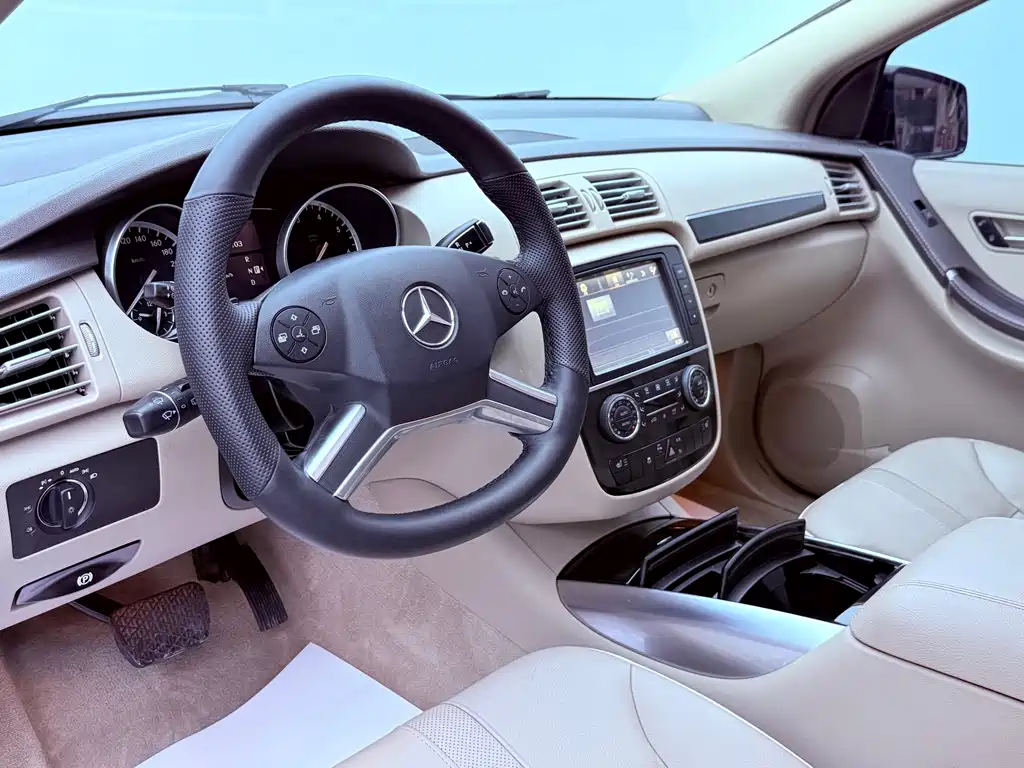 Mercedes-Benz R 2017 R 320 4MATIC Luxury