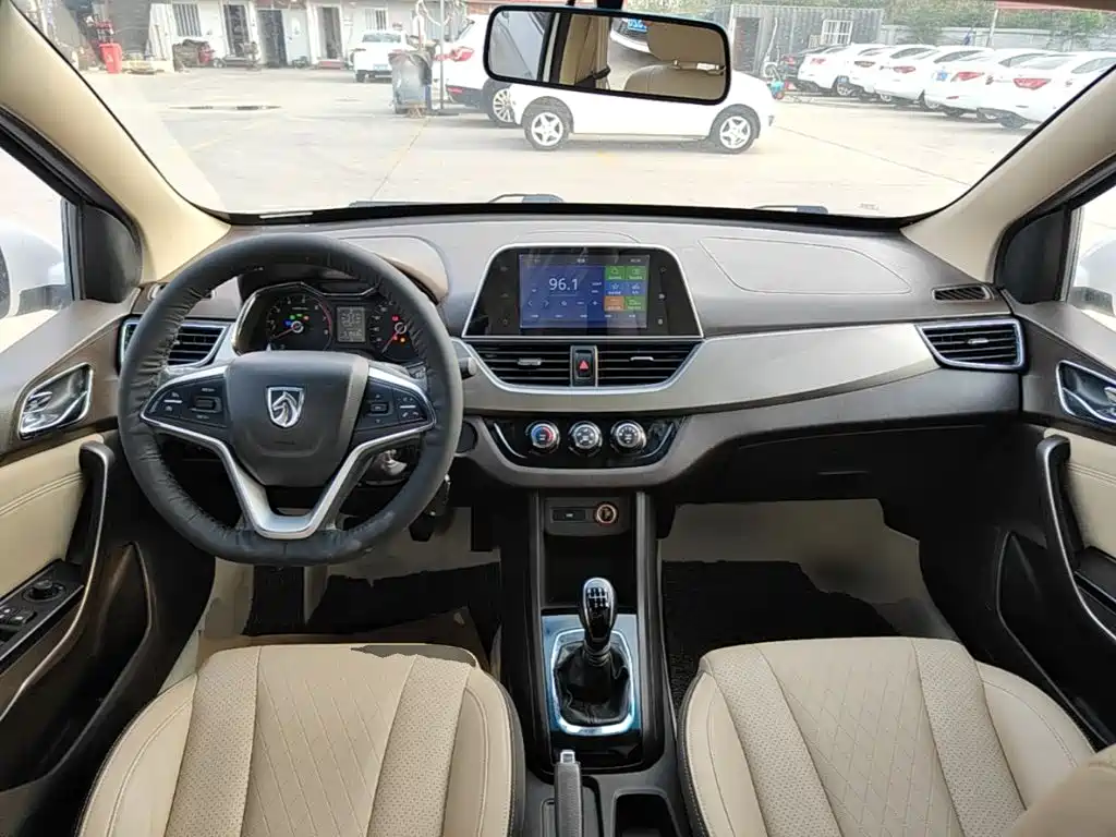 Baojun 310W — миниатюра 10