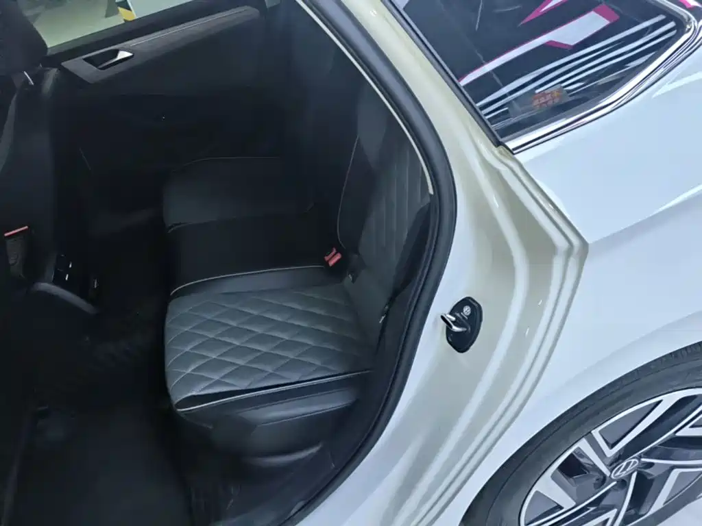 Volkswagen Sagitar — миниатюра 17