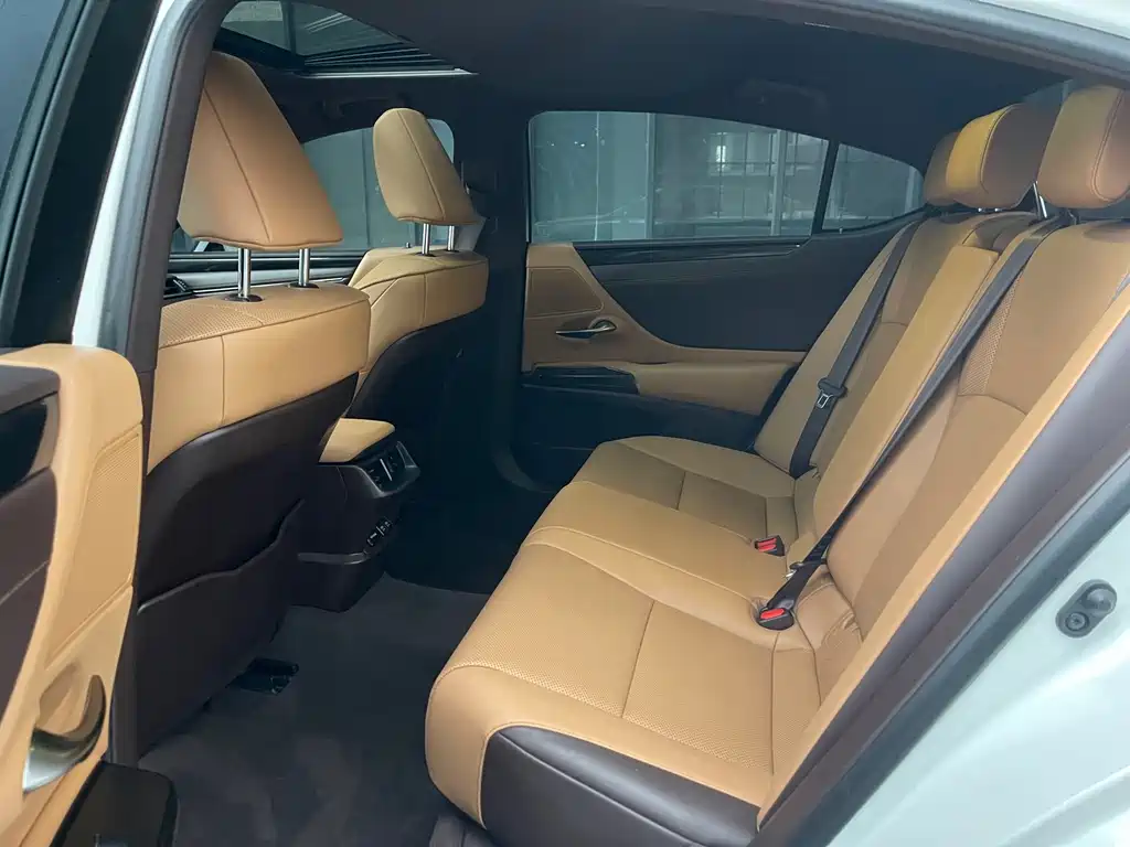 Lexus ES — миниатюра 11