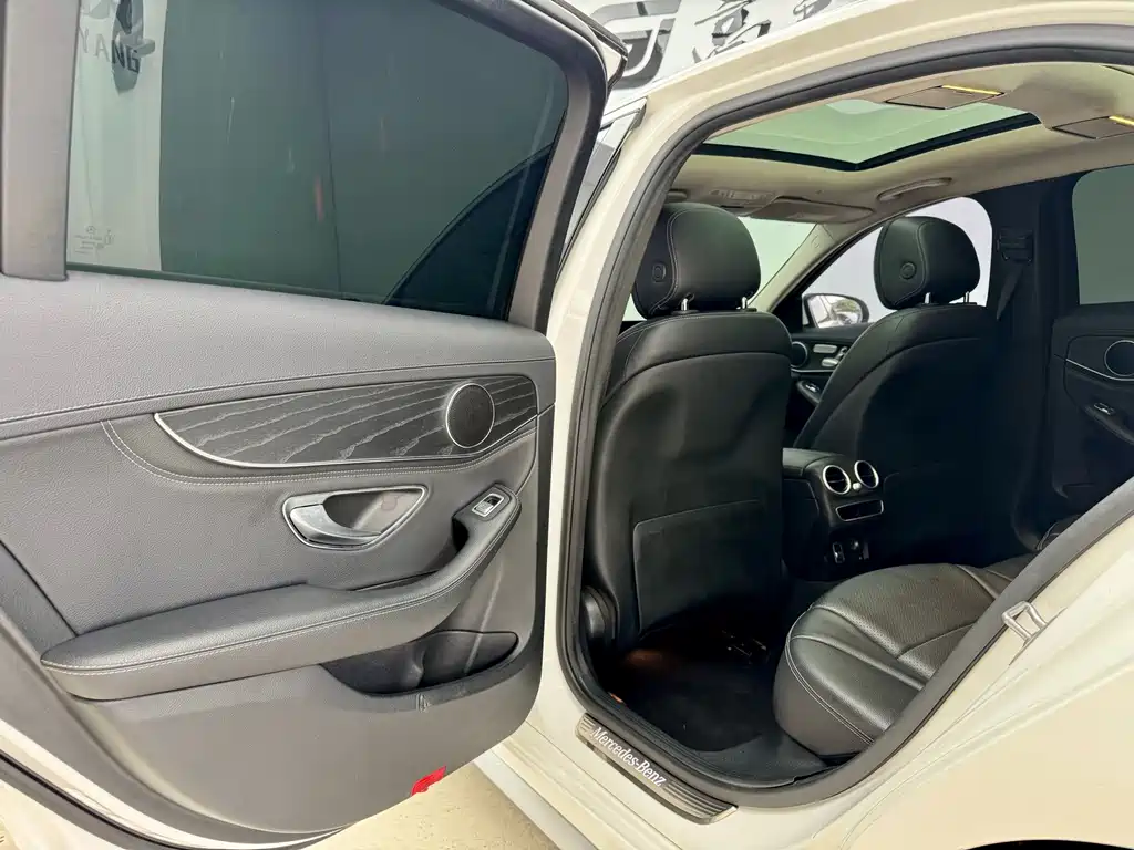 Mercedes-Benz C-Class — миниатюра 10