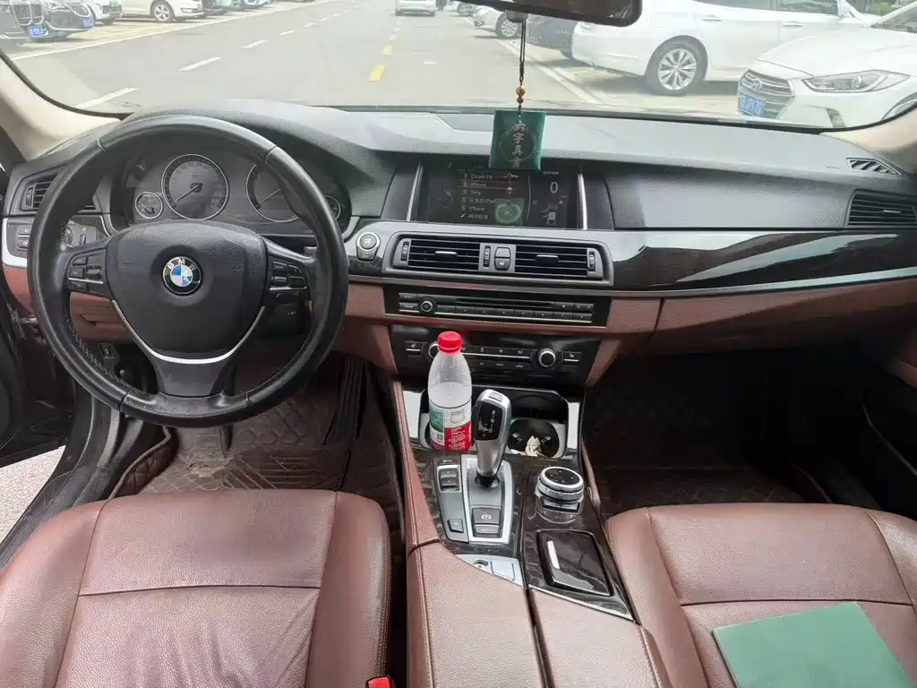 BMW 5 Series — миниатюра 7
