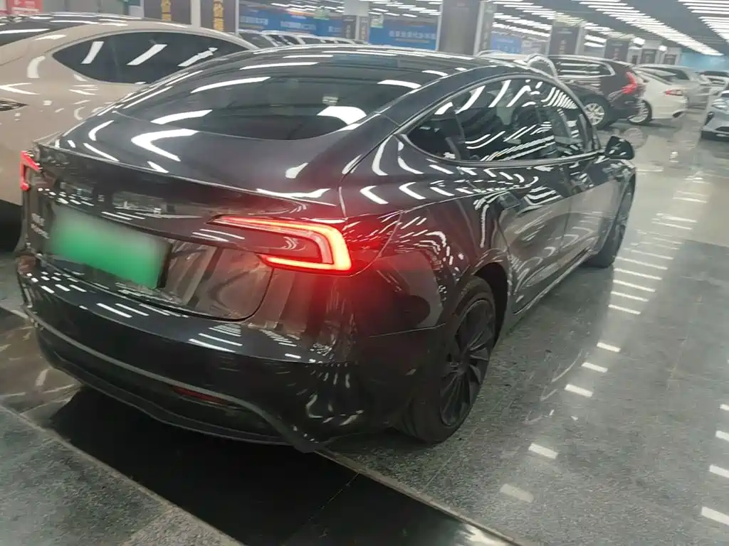 Tesla Model 3 — миниатюра 7
