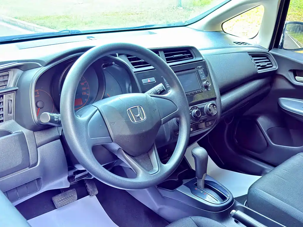 Honda Fit — миниатюра 8