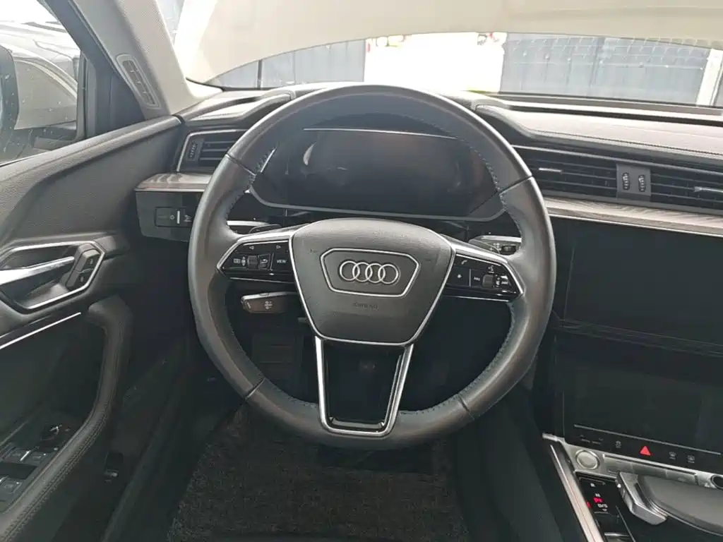 Audi e-tron (Import) — миниатюра 11