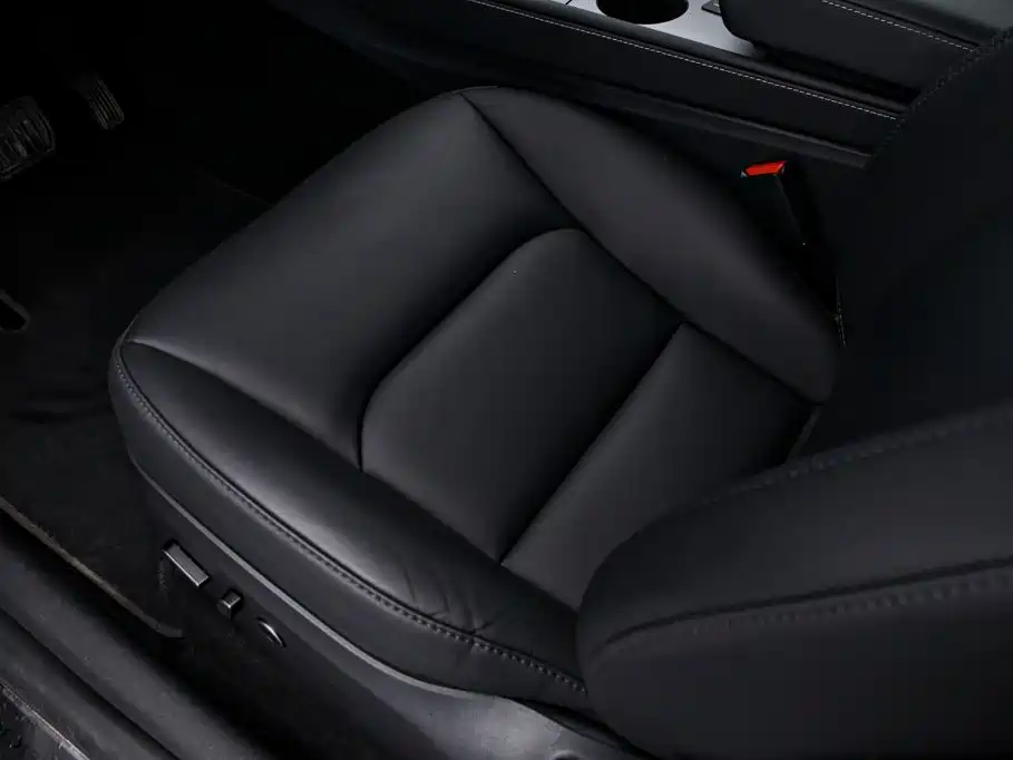 Tesla Model Y — миниатюра 13
