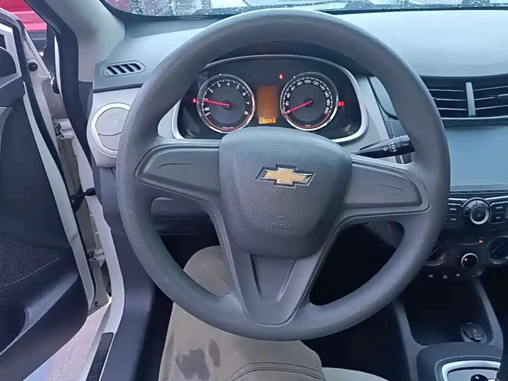 Chevrolet Sail — миниатюра 11