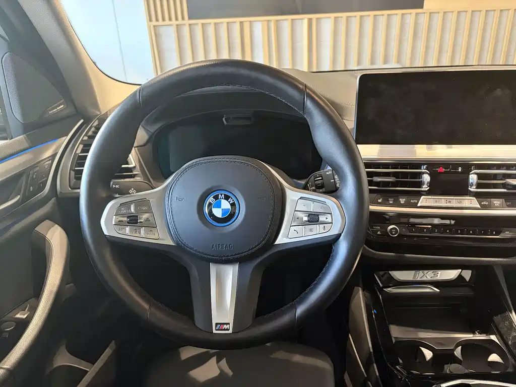BMW iX3 — миниатюра 11