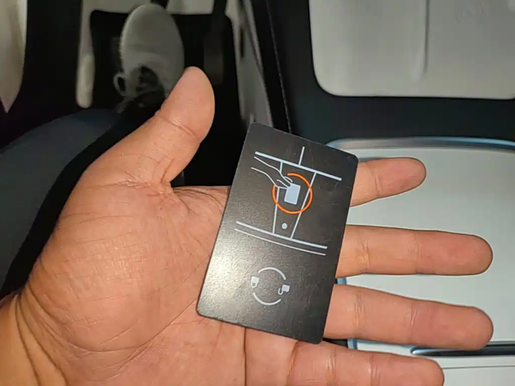 Tesla Model Y — миниатюра 9