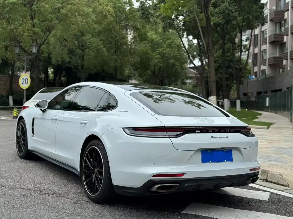 Porsche Panamera — миниатюра 9