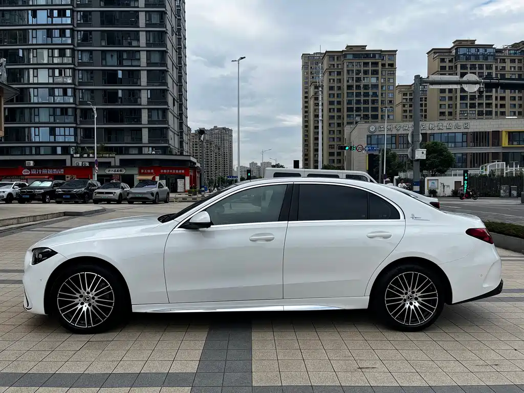 Mercedes-Benz C-Class — миниатюра 13