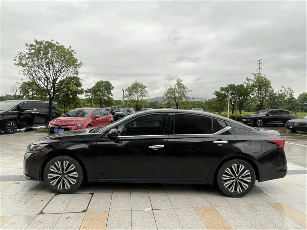 Nissan Altima 2024 Черный из Китая