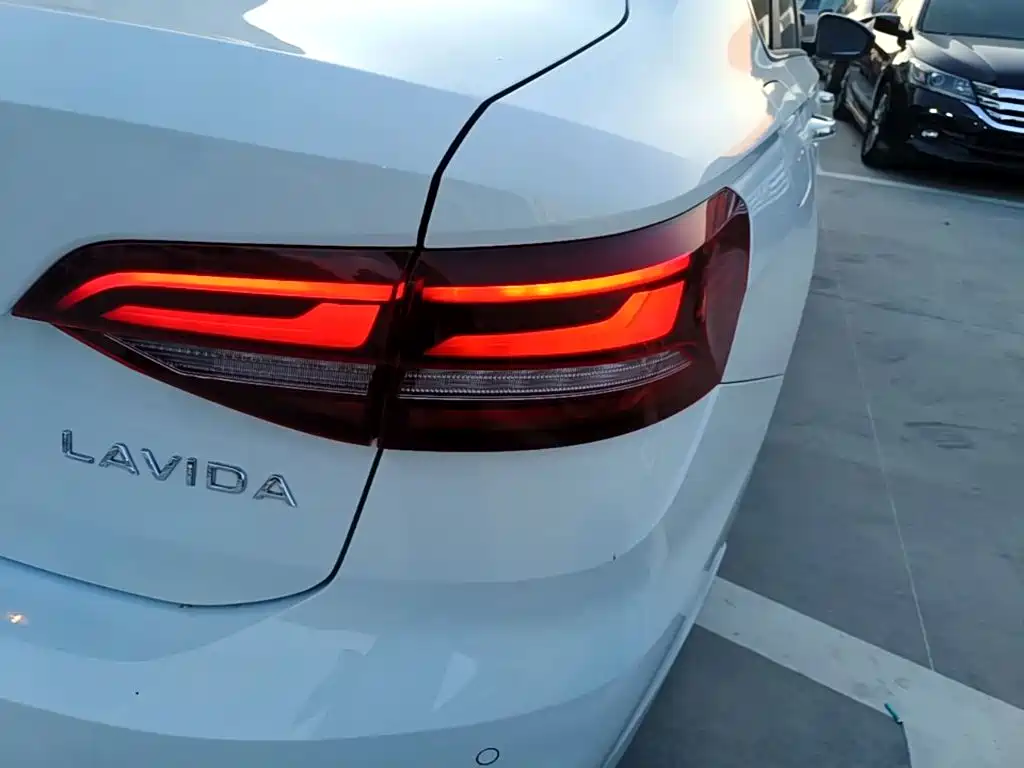 Volkswagen Lavida — миниатюра 8