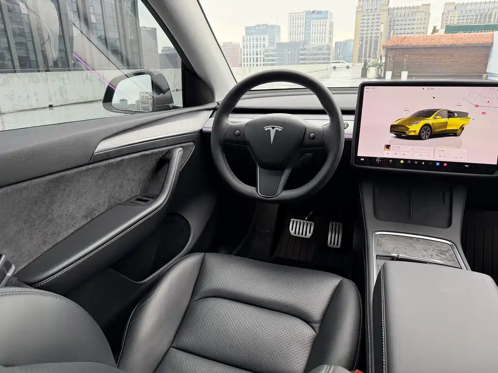 TESLA MODEL Y