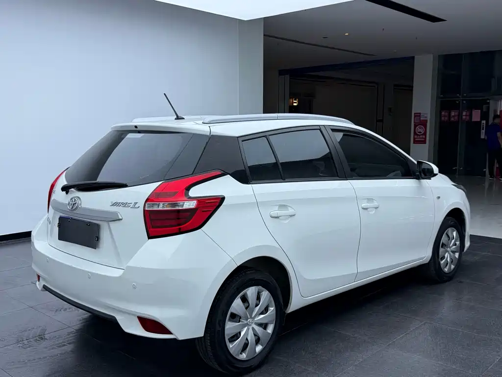 Toyota Yaris L — миниатюра 9