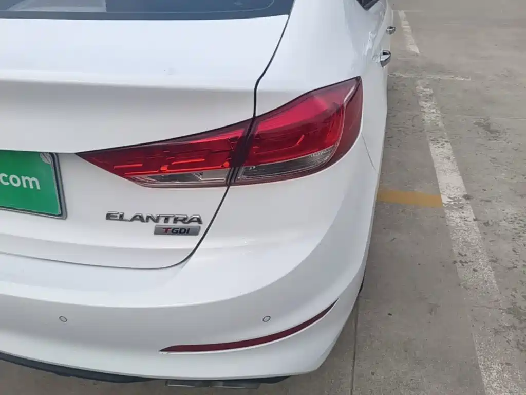 Hyundai Elantra — миниатюра 8