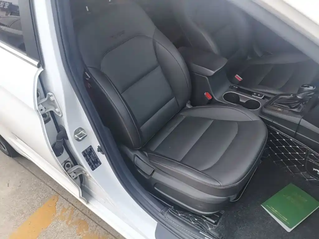 Hyundai Elantra — миниатюра 25