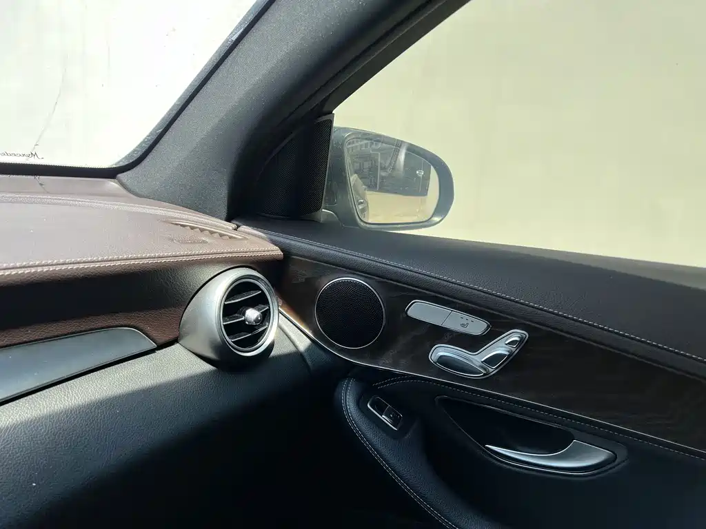 Mercedes-Benz GLC — миниатюра 12